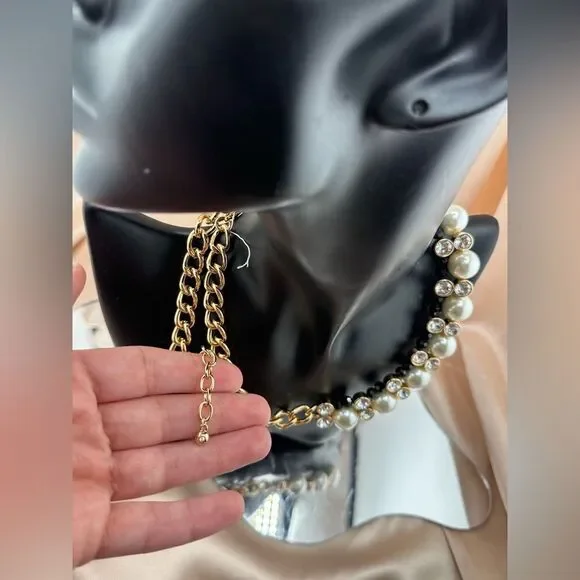 Elegant Gold and Pearl Necklace - Picture 4 of 8